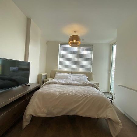 Central Milton Keynes Hub One Bedroom Secured Apartment Buitenkant foto