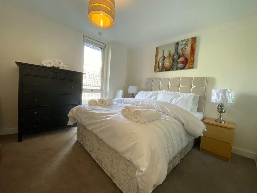Central Milton Keynes Hub One Bedroom Secured Apartment Buitenkant foto