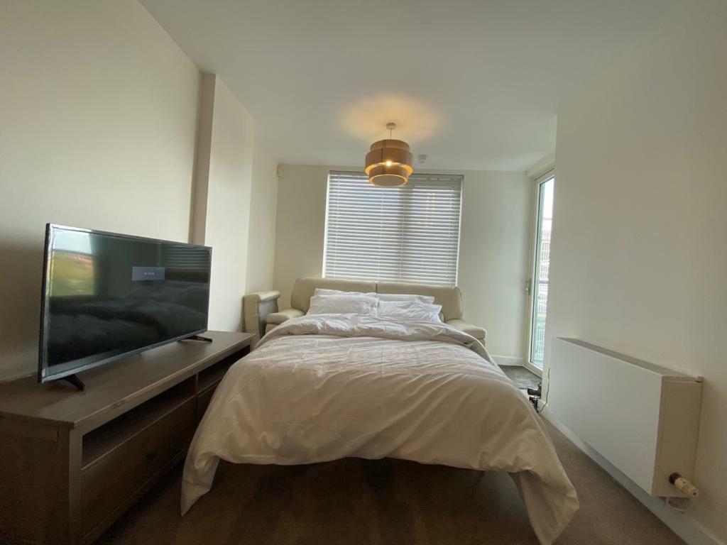 Central Milton Keynes Hub One Bedroom Secured Apartment Buitenkant foto