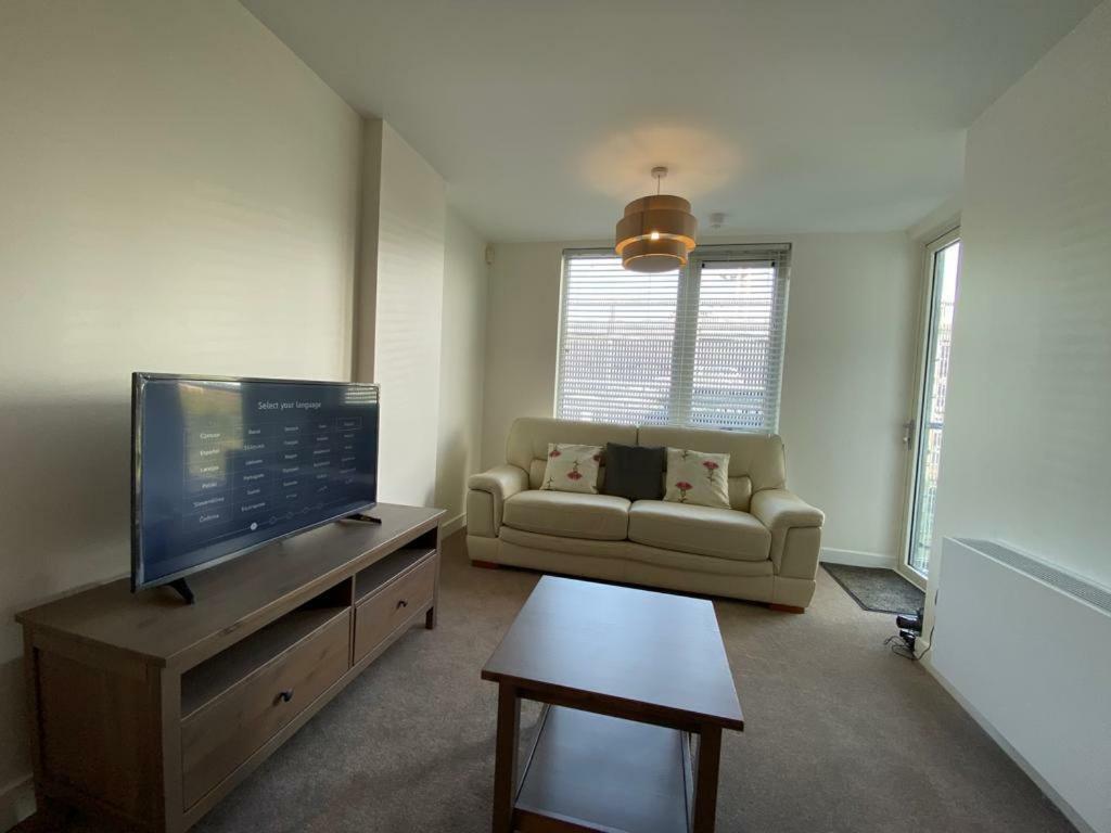 Central Milton Keynes Hub One Bedroom Secured Apartment Buitenkant foto
